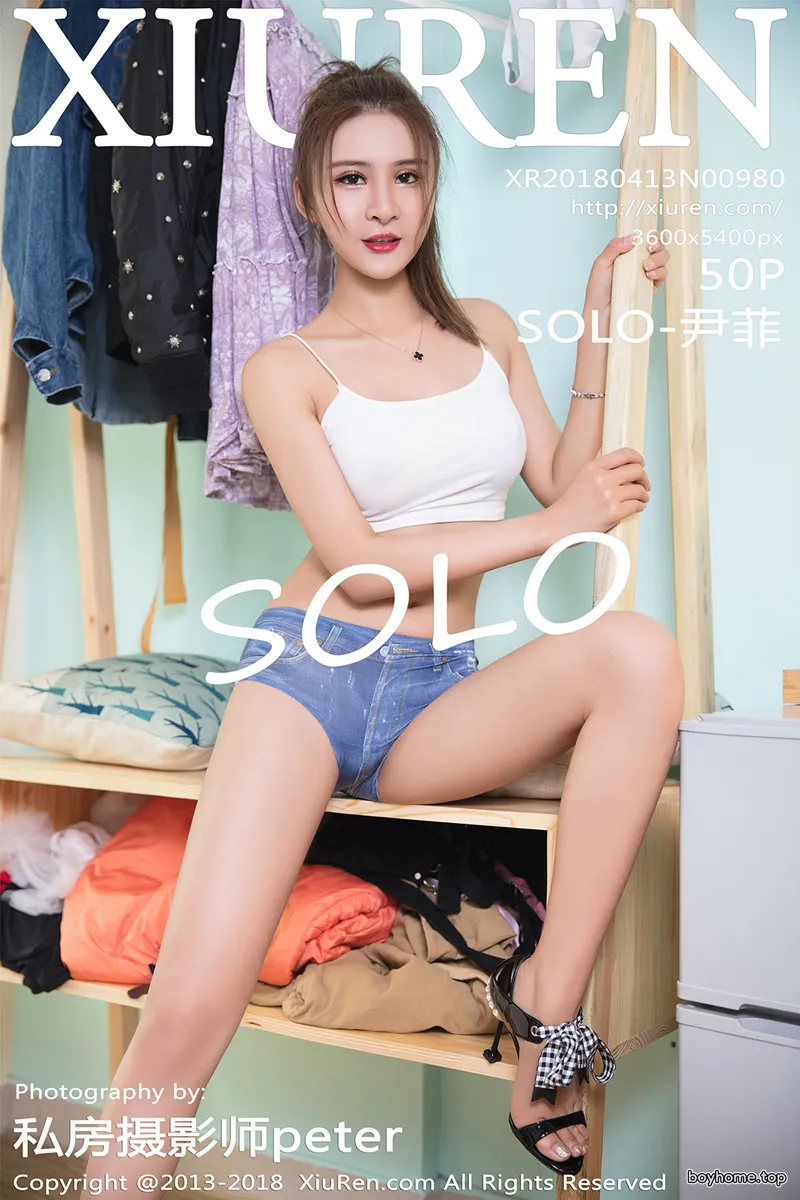 [XiuRen秀人网] No.980 嫩模SOLO-尹菲居家黑色牛仔背带衣真空露美乳火辣诱惑写真