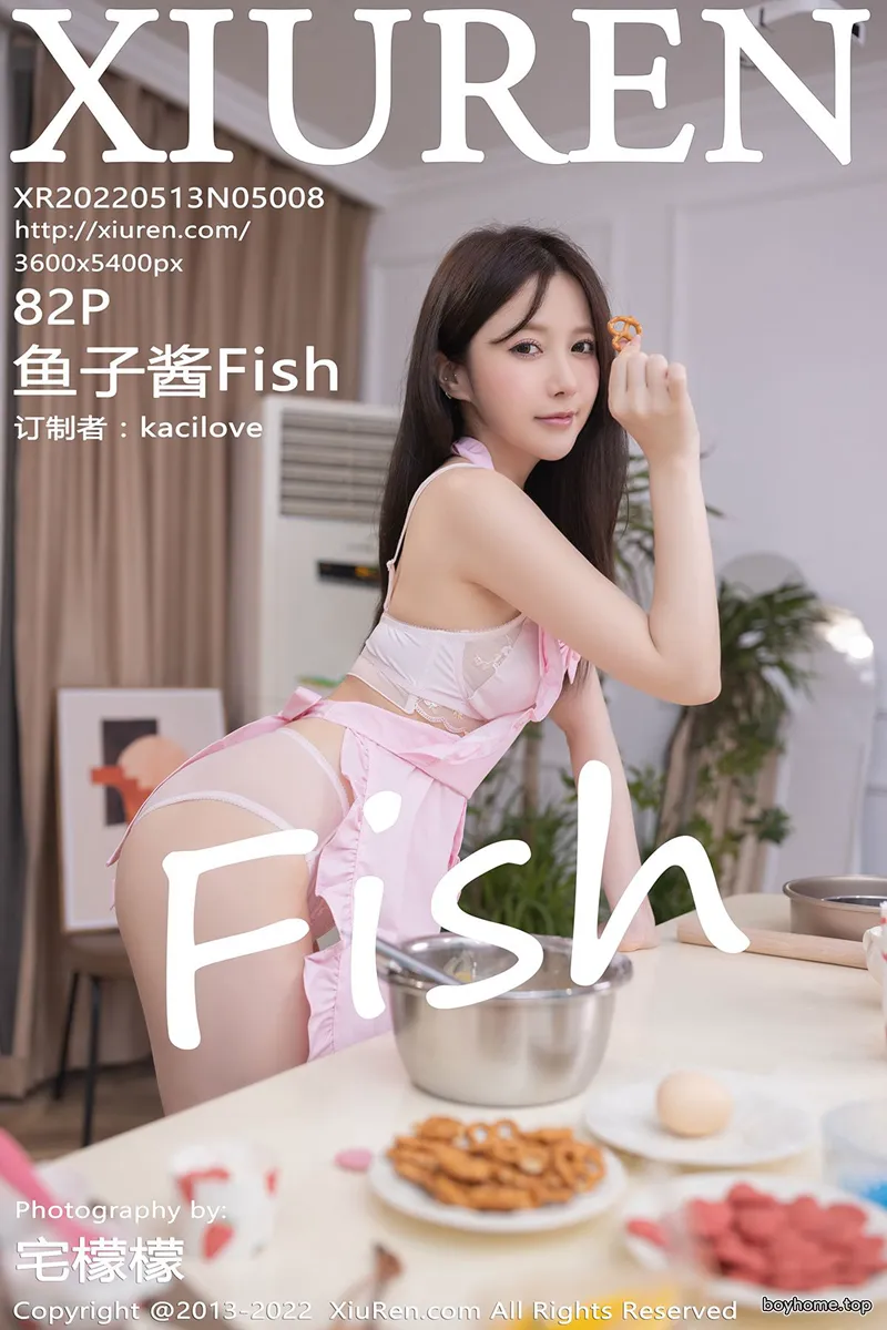 [XiuRen秀人网] No.5008 模特鱼子酱Fish三亚旅拍厨娘角色粉色围裙秀完美身材诱惑写真