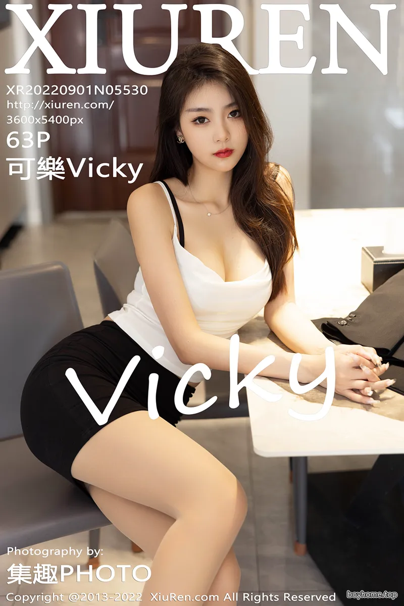 [XiuRen秀人网] No.5530 模特可乐Vicky性感白T配黑短裙露超薄肉丝秀翘臀美腿诱惑写真