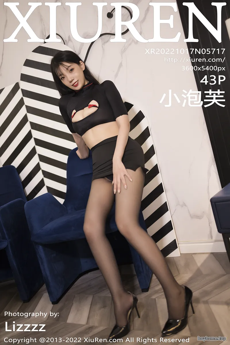 [XiuRen秀人网] No.5717 模特小泡芙黑色短款衣配黑短裙露超薄黑丝秀丰腴身材性感写真