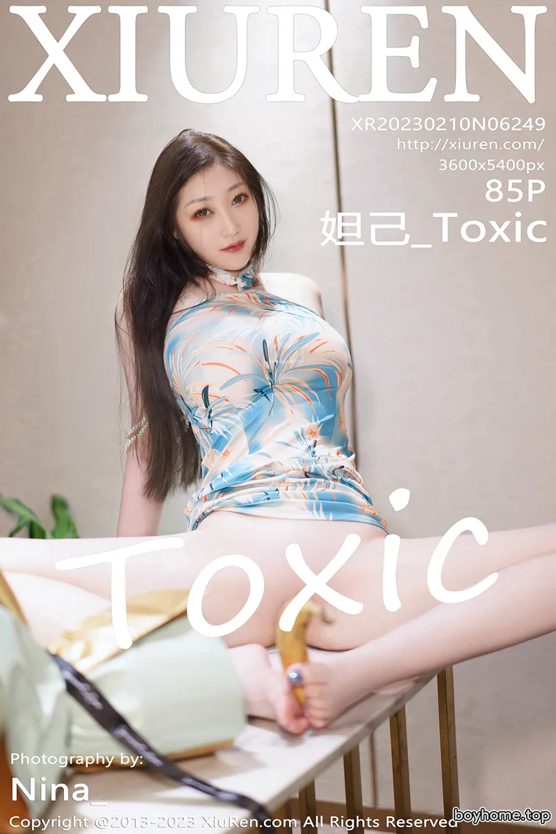 [XiuRen秀人网] No.6249 女神妲己_Toxic私房性感浅色露肩连衣短裙秀雪峰美臀诱惑写真