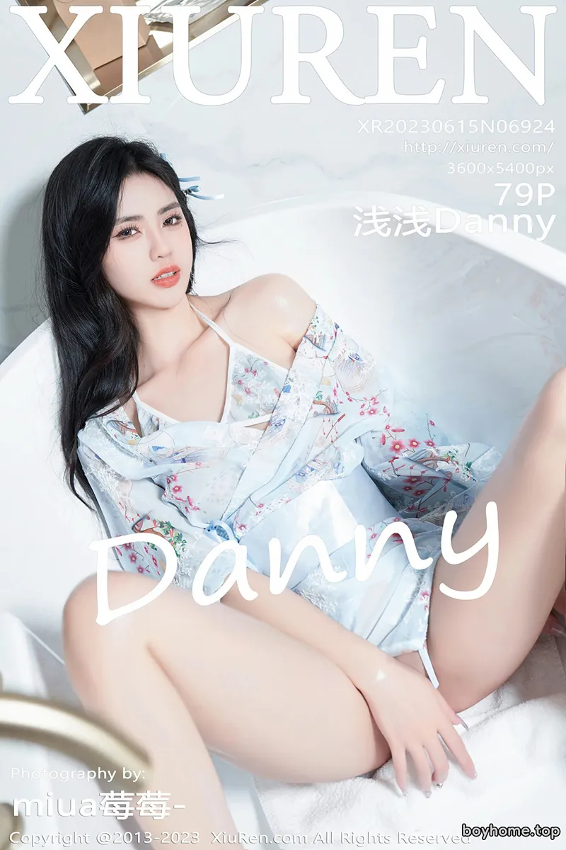 [XiuRen秀人网] No.6924 模特浅浅Danny淡蓝色花纹睡裙配原色丝袜秀曼妙身姿诱惑写真