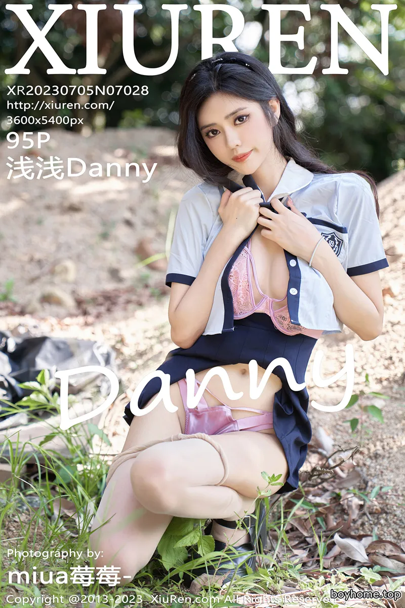 [XiuRen秀人网] No.7028 模特浅浅Danny户外脱性感Jk露粉色蕾丝内衣秀完美身材诱惑写真