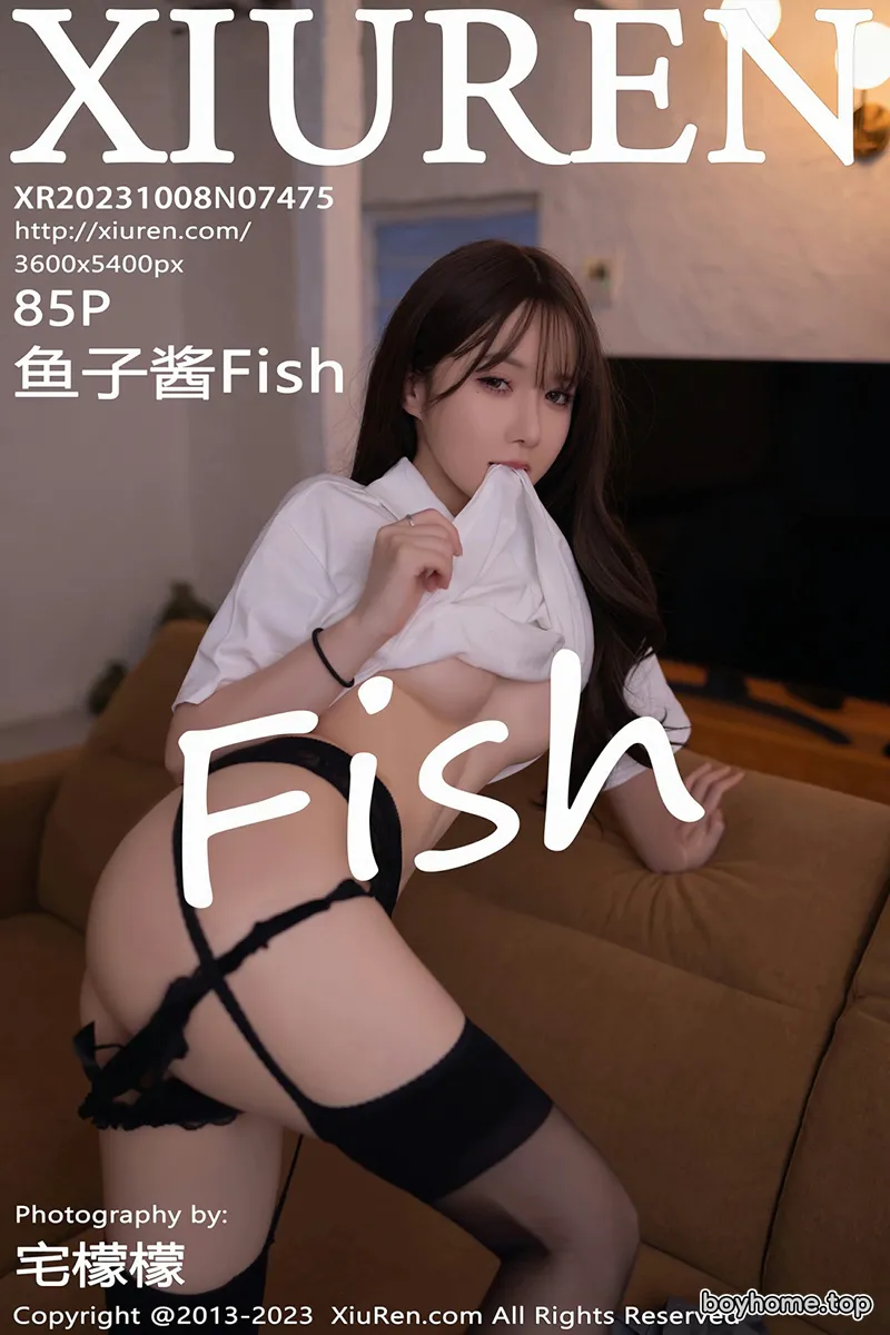 [XiuRen秀人网] No.7475 模特鱼子酱Fish性感白T配灰短裙露黑丝吊袜秀曼妙身姿诱惑写真