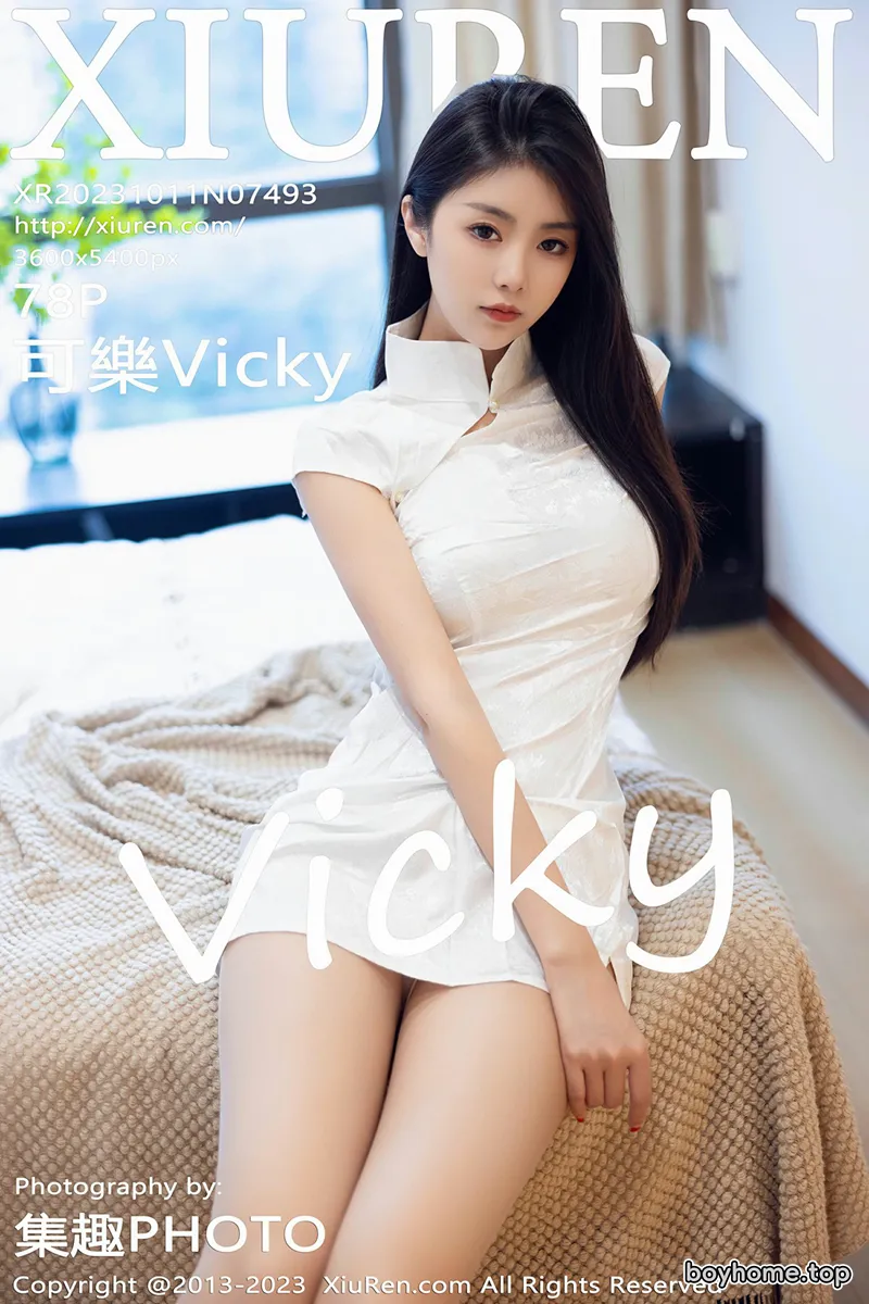 [XiuRen秀人网] No.7493 模特可乐Vicky性感白色短款旗袍配原色丝袜秀翘臀美腿诱惑写真