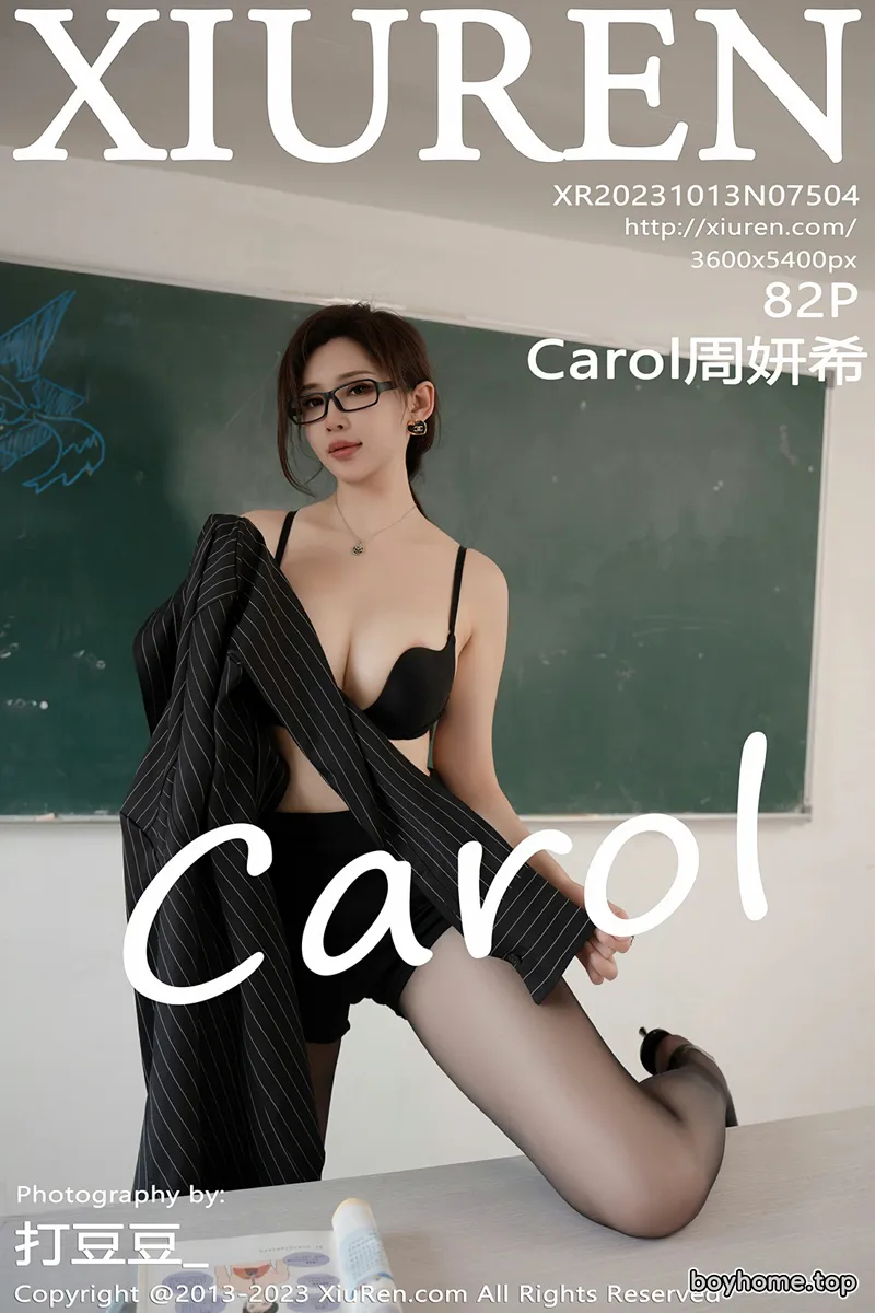 [XiuRen秀人网] No.7504 女神Carol周妍希黑色条纹上衣露性感黑色内衣配黑丝袜魅惑写真