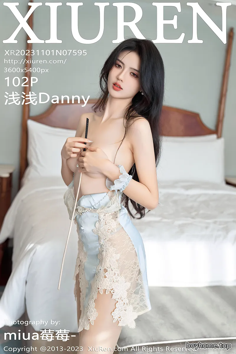 [XiuRen秀人网] No.7595 模特浅浅Danny性感粉色连衣短裙半脱秀丰腴身姿撩人诱惑写真