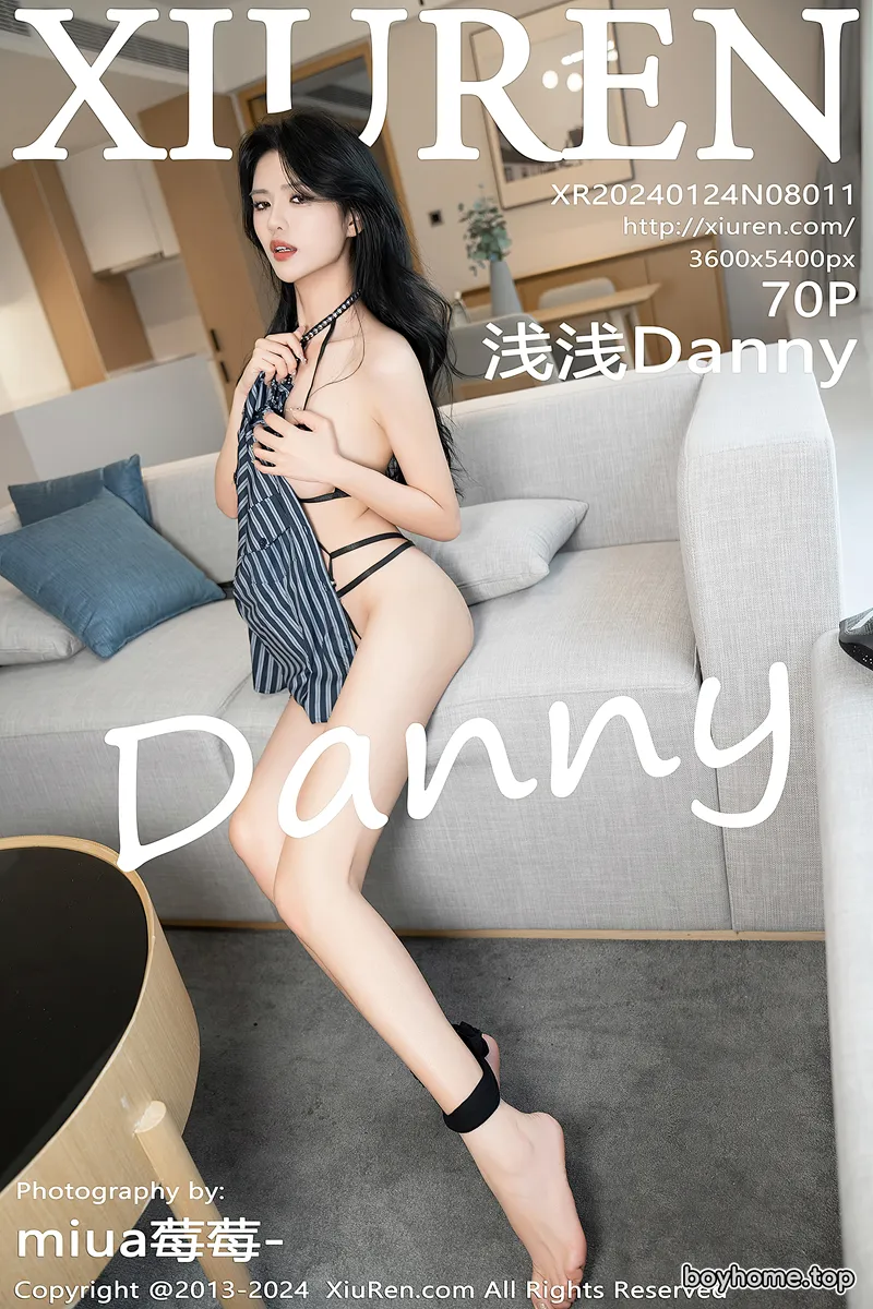 [XiuRen秀人网] No.8011 模特浅浅Danny黑色条纹衬衫配短裙露性感黑色情趣内衣诱惑写真