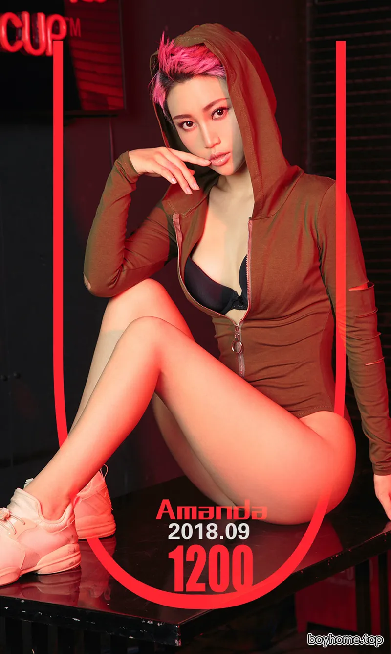 [Ugirls爱尤物] No.1200 短发嫩模Amanda性感夜店风高叉连体衣秀完美身材写真